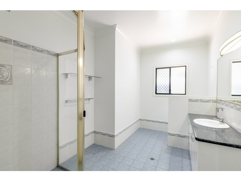 43 Windemere Terrace, Mount Lofty QLD 4350