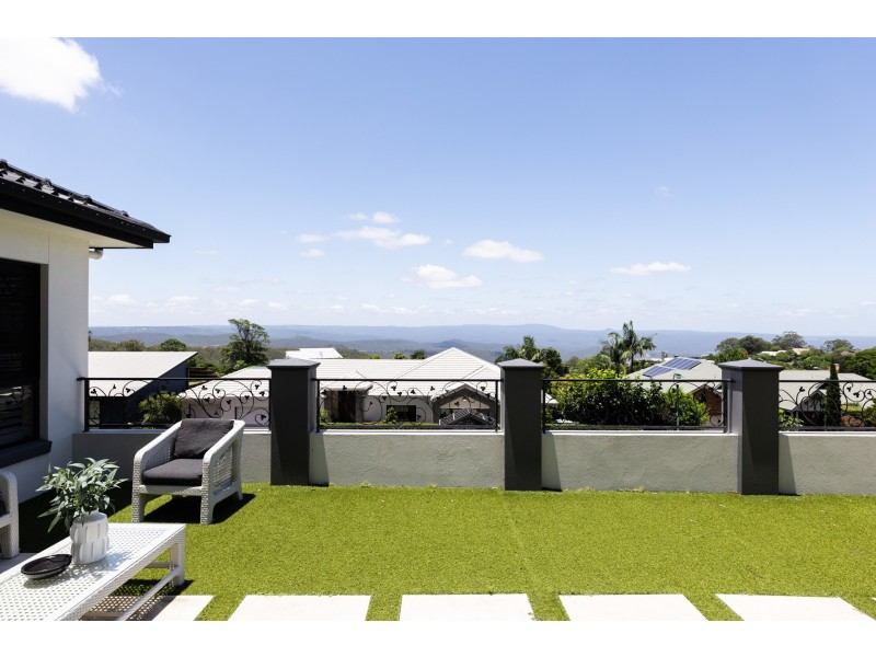 43 Windemere Terrace, Mount Lofty QLD 4350