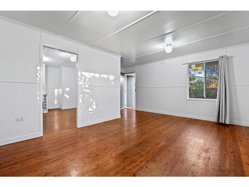 16 Hampton Street, Newtown QLD 4350