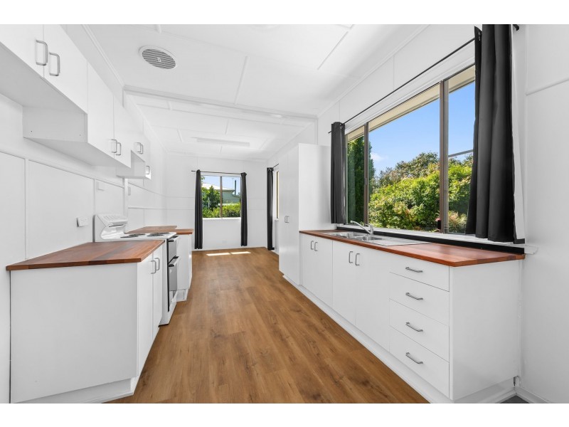 1 Kenilworth Street, North Toowoomba QLD 4350