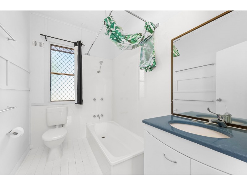 1 Kenilworth Street, North Toowoomba QLD 4350