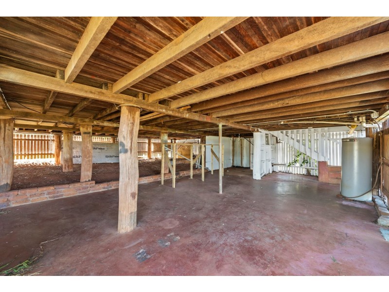 1 Kenilworth Street, North Toowoomba QLD 4350