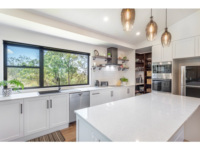 6 Blue Sky Court, Cabarlah QLD 4352