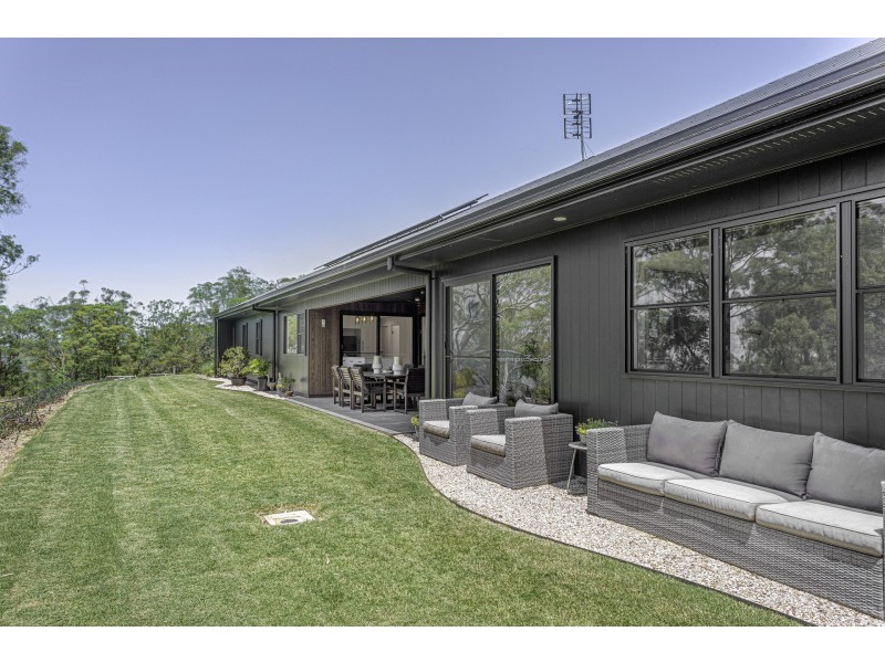 6 Blue Sky Court, Cabarlah QLD 4352