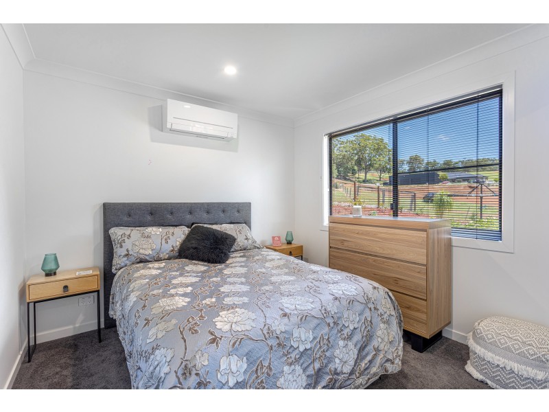6 Blue Sky Court, Cabarlah QLD 4352