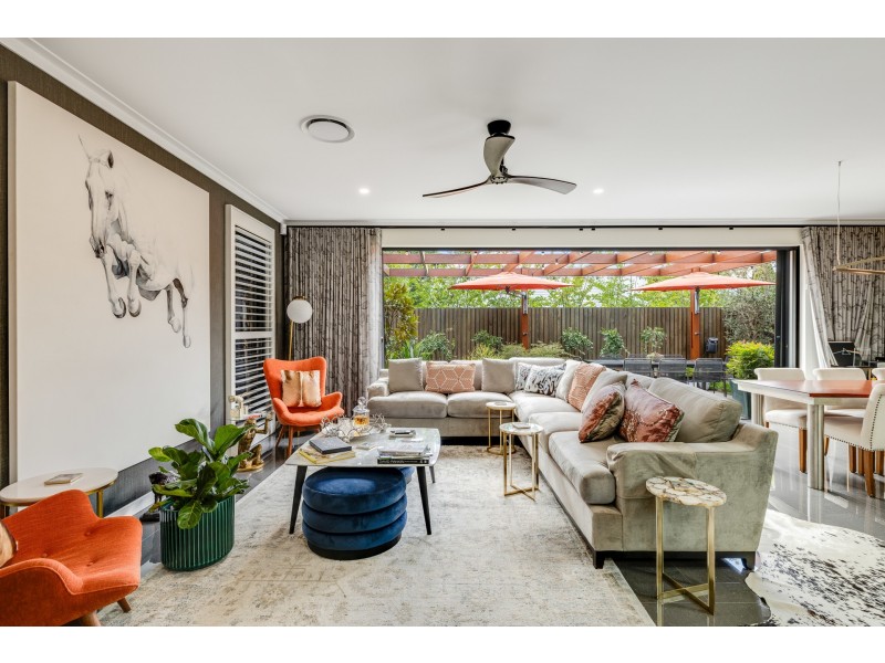 16 Simla Street, Mount Lofty QLD 4350