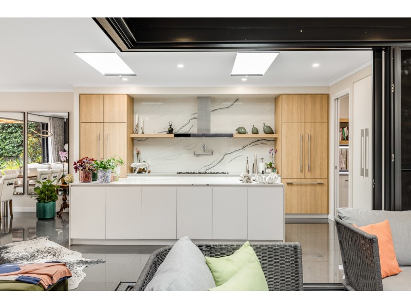 16 Simla Street, Mount Lofty QLD 4350