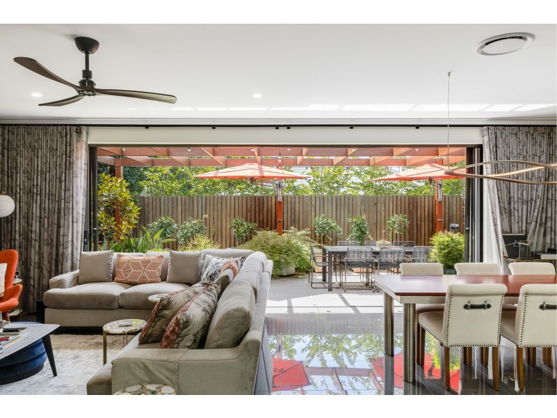 16 Simla Street, Mount Lofty QLD 4350