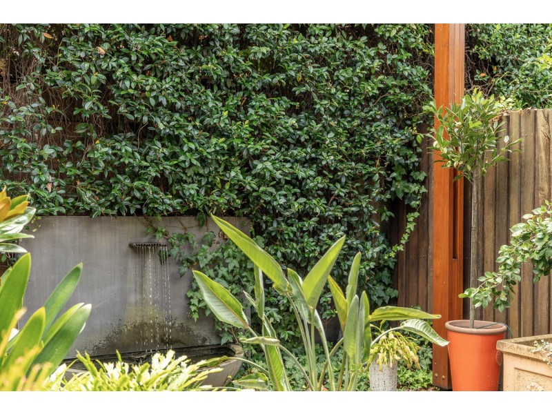 16 Simla Street, Mount Lofty QLD 4350