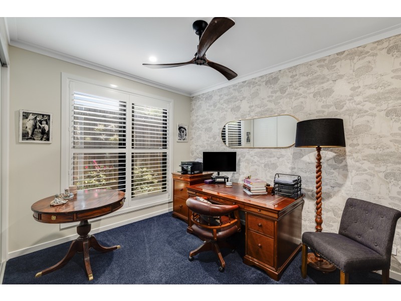 16 Simla Street, Mount Lofty QLD 4350