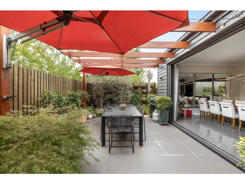 16 Simla Street, Mount Lofty QLD 4350