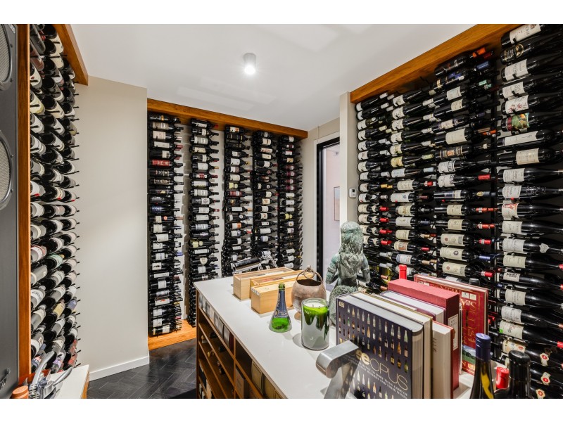 16 Simla Street, Mount Lofty QLD 4350