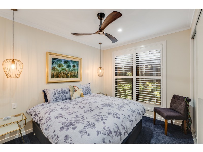 16 Simla Street, Mount Lofty QLD 4350