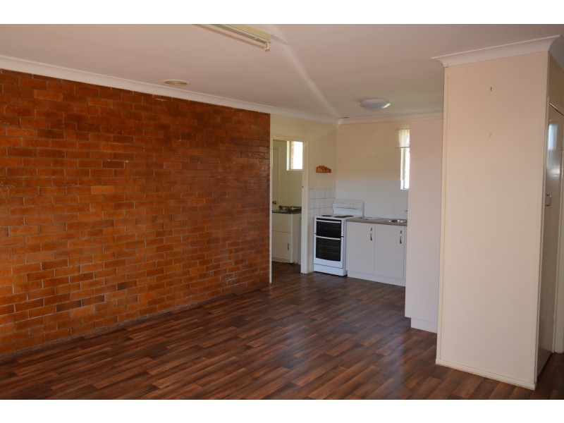 6/348 South Street, Harristown QLD 4350