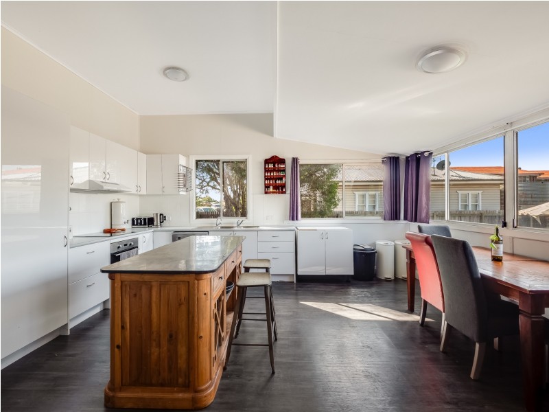 92 Anzac Avenue, Newtown QLD 4350