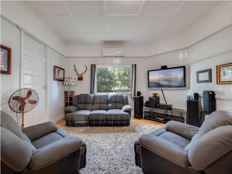 92 Anzac Avenue, Newtown QLD 4350