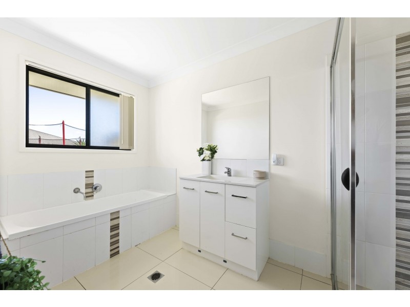 17 Wongalee Place, Cambooya QLD 4358