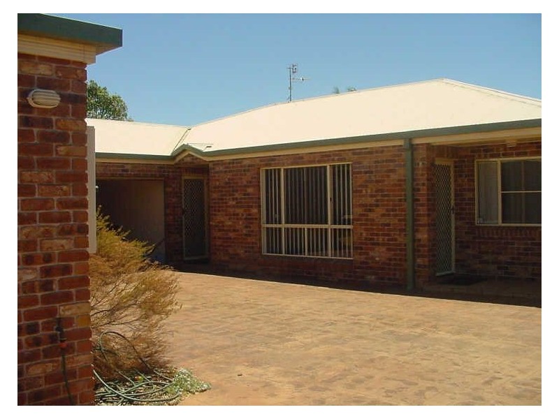 2/245 Nelson Street, Kearneys Spring QLD 4350