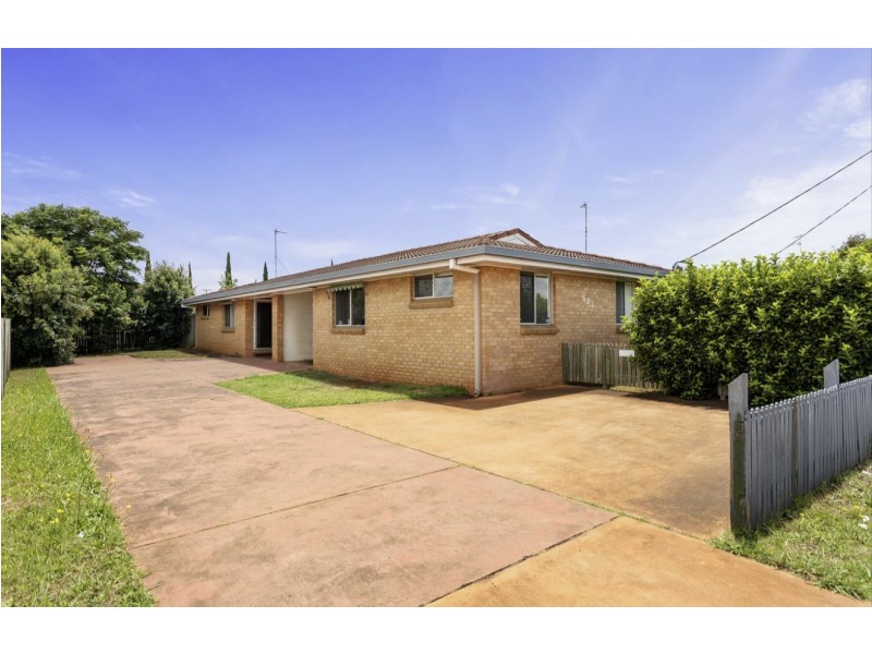 2/501 Stenner Street, Harristown QLD 4350