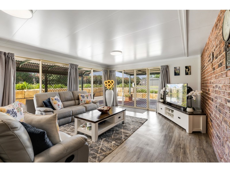 83 Reushle Road, Cabarlah QLD 4352