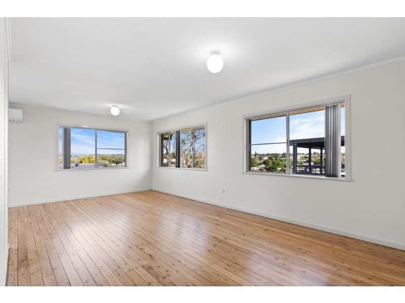 80 Holberton Street, Newtown QLD 4350