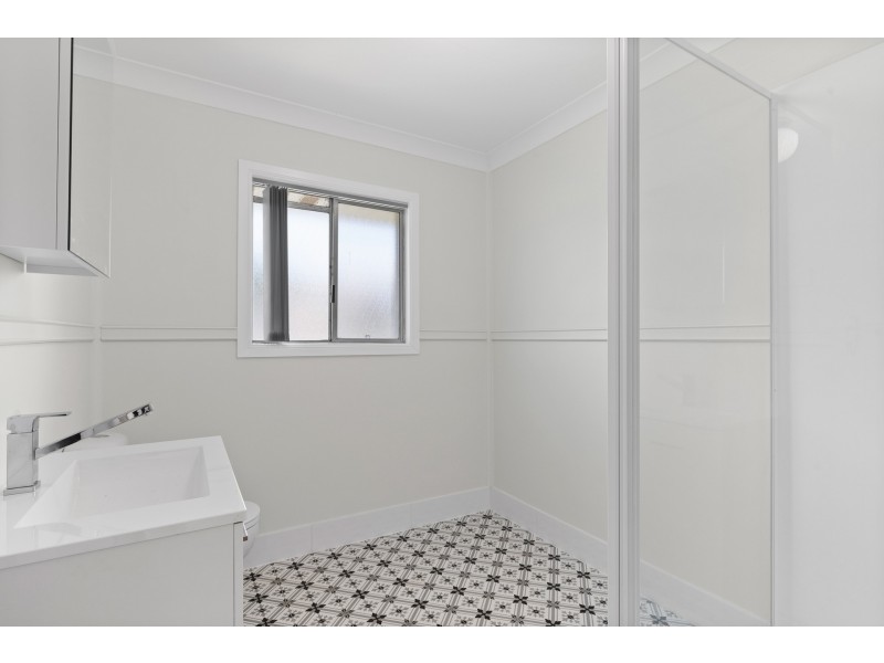 80 Holberton Street, Newtown QLD 4350