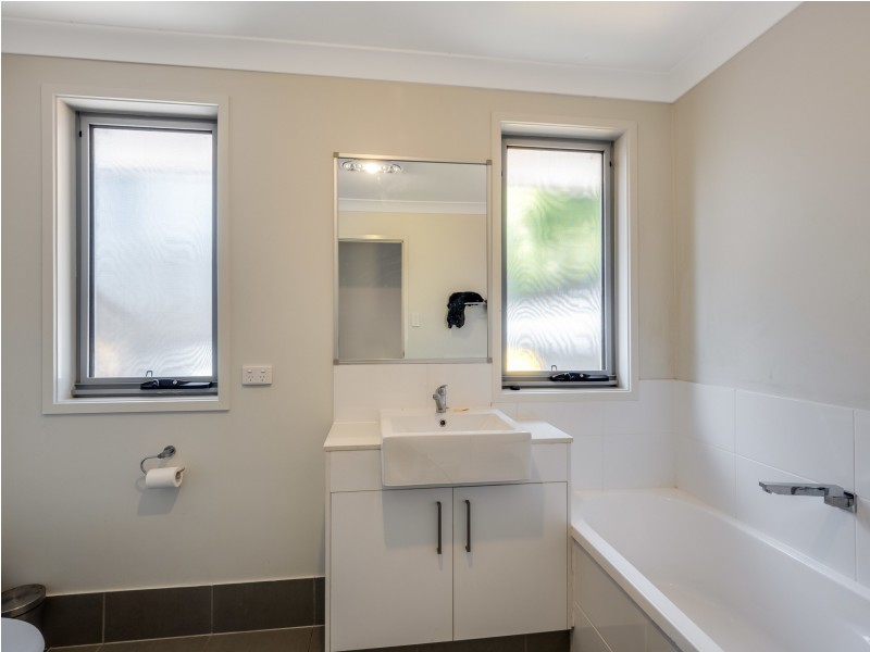 2/7 Felix Street, Cranley QLD 4350