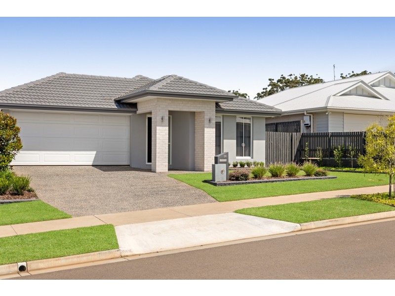 39 McAulay Avenue, Highfields QLD 4352