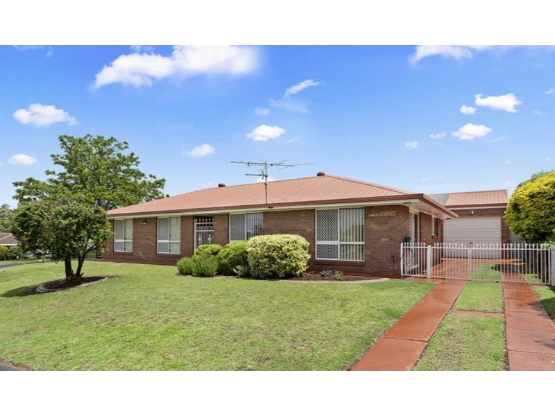 33 Miranda Drive, Wilsonton Heights QLD 4350