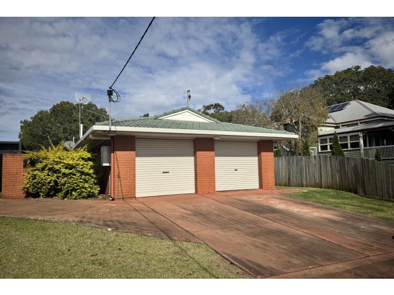 2/180 Perth Street, South Toowoomba QLD 4350