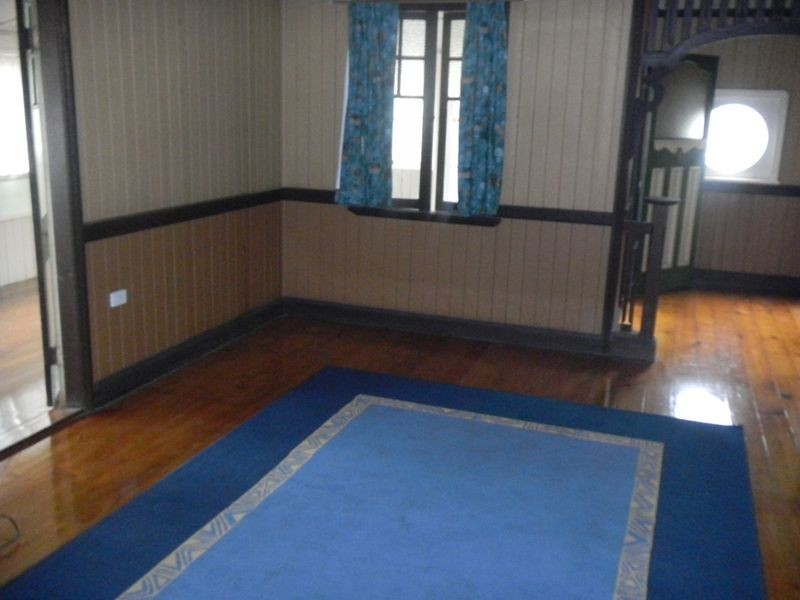 37 West Street, Newtown QLD 4350