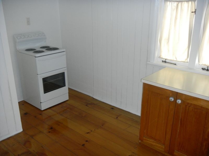 37 West Street, Newtown QLD 4350