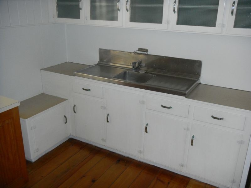 37 West Street, Newtown QLD 4350