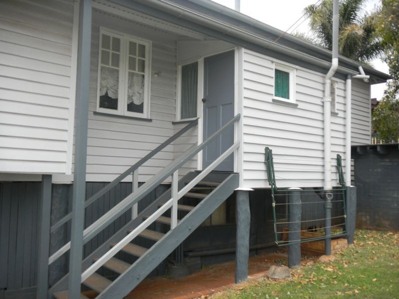 37 West Street, Newtown QLD 4350