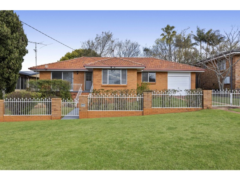 8 Hunter Street, Centenary Heights QLD 4350