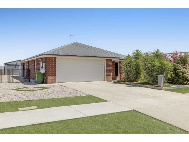 53 Myrtleford Crescent, Cambooya QLD 4358