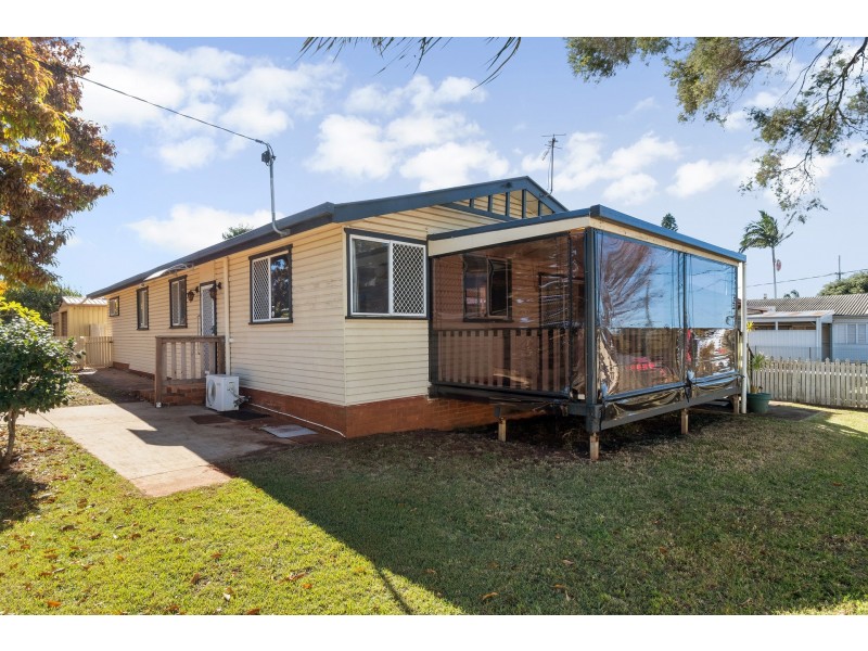 30 McDowall Street, Newtown QLD 4350
