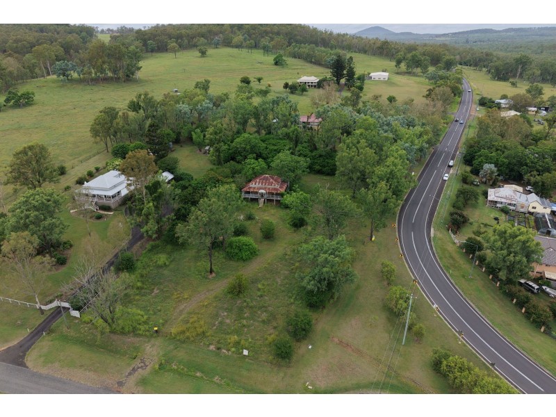 6 South Street, Esk QLD 4312