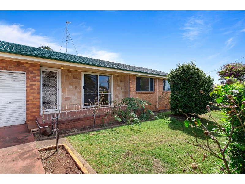 13 Fourth Avenue, Harristown QLD 4350