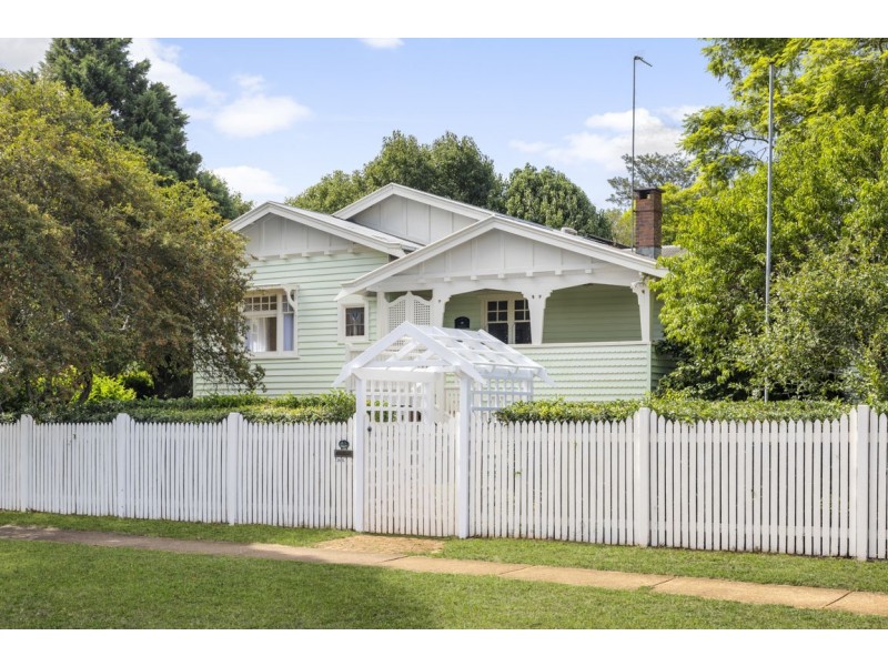 43 Geoffrey Street, Mount Lofty QLD 4350