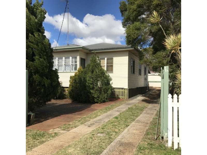 10 Weetwood Street, Newtown QLD 4350