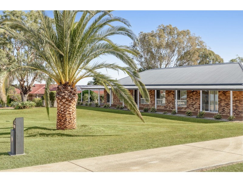 4 Rebecca Street, Glenvale QLD 4350