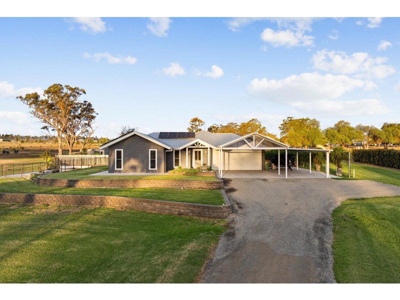 2476 Kingsthorpe Haden Road, Goombungee QLD 4354