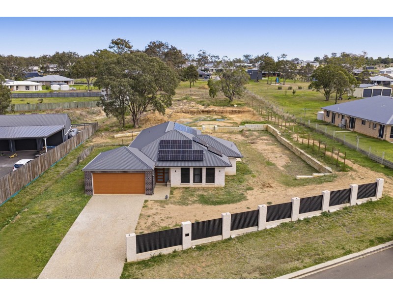 14 Farmer Drive, Meringandan West QLD 4352