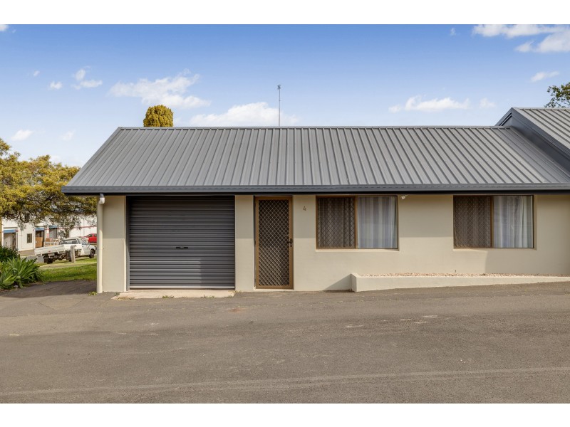 4/7 Stradbroke Street, Rockville QLD 4350
