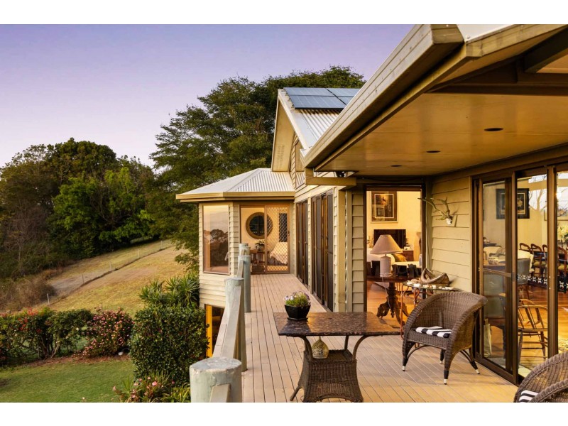 9 Scenic Crescent, Blue Mountain Heights QLD 4350