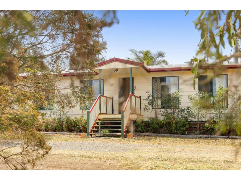 11 Neville Street, Meringandan West QLD 4352