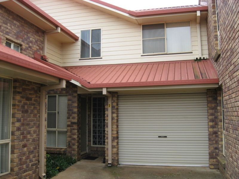 2/390 Stenner Street, Kearneys Spring QLD 4350