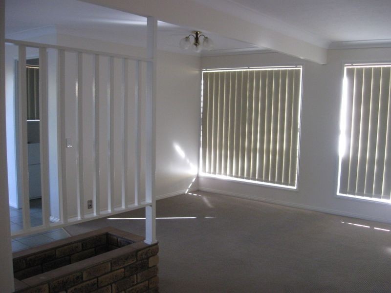 2/390 Stenner Street, Kearneys Spring QLD 4350