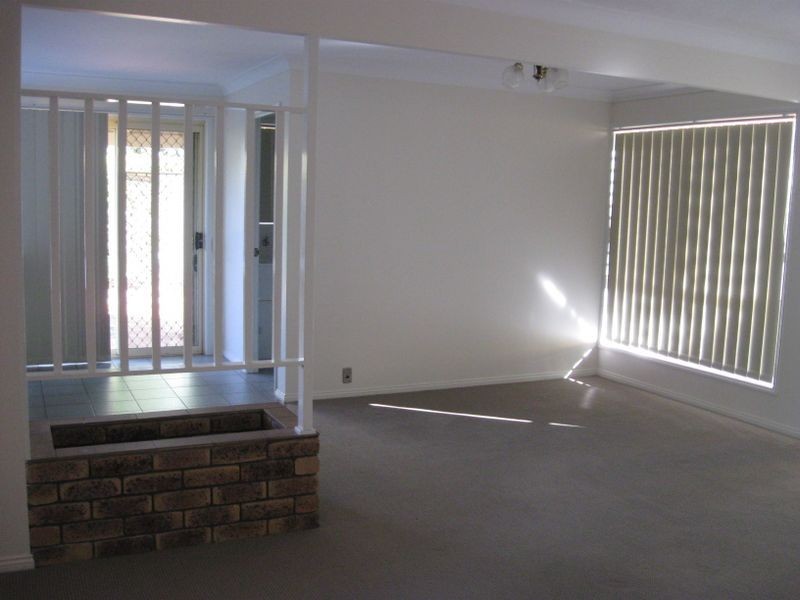 2/390 Stenner Street, Kearneys Spring QLD 4350